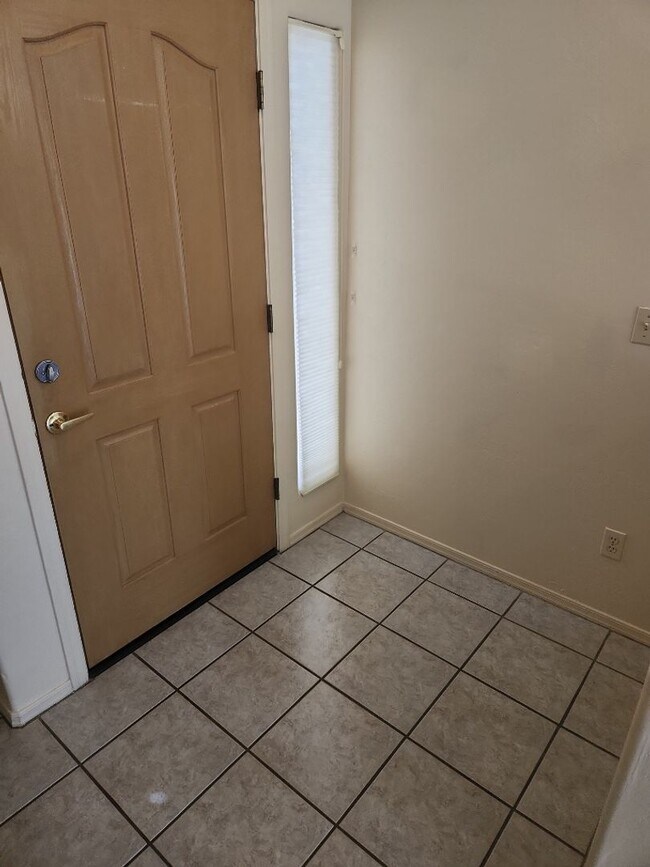 Building Photo - Rancho Esperero 3Bed/2Bath Rental