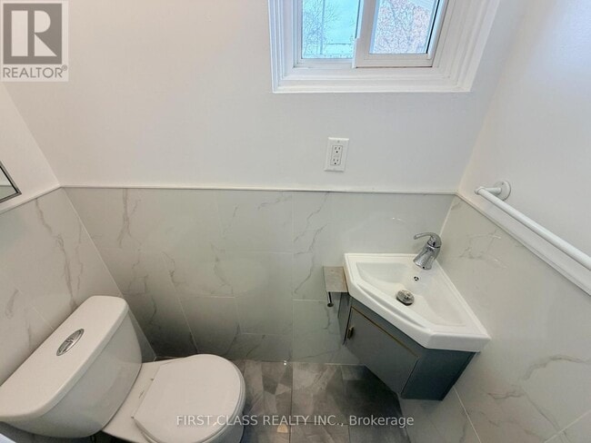 Building Photo - 62 Truro Crescent