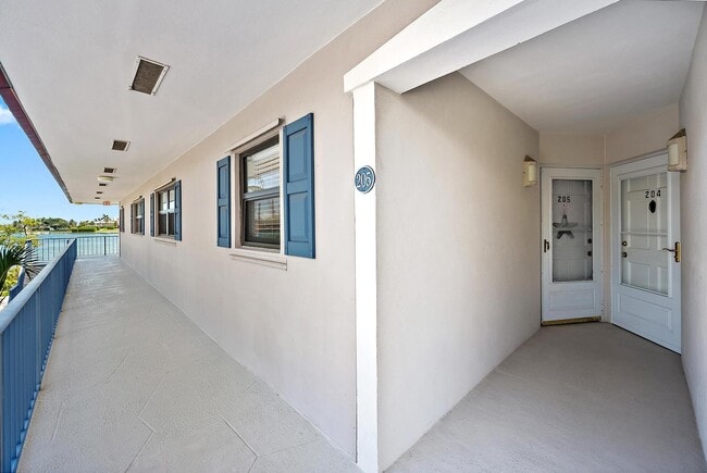 Foto del edificio - 755 Saturn St