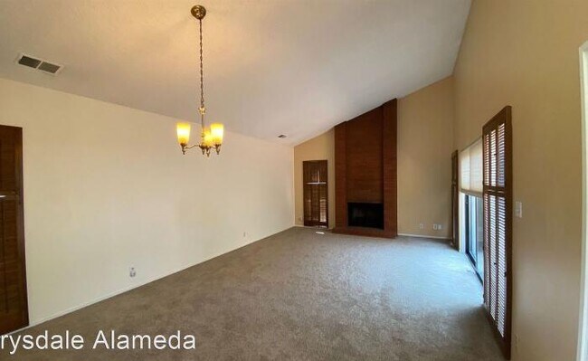 Building Photo - 2 bedroom in Alameda CA 94502