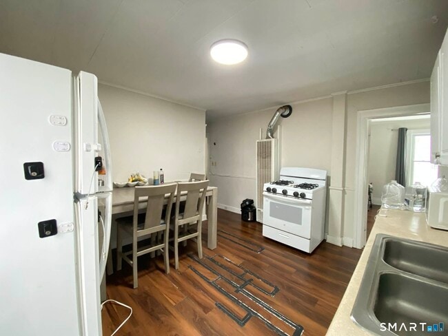 Foto del edificio - 70 Woodbine St