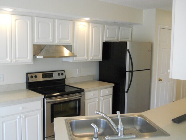 Foto del edificio - 911 Jasmine Dr