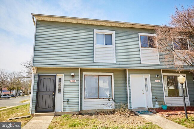 Building Photo - 3060 Heathcote Rd