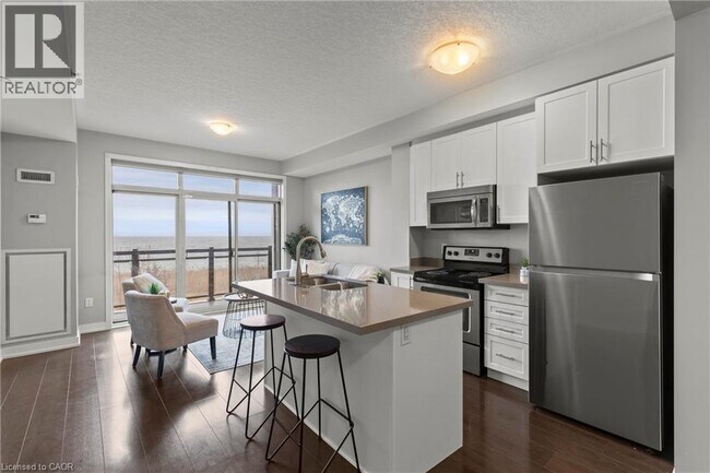 Building Photo - 35 Southshore Cres