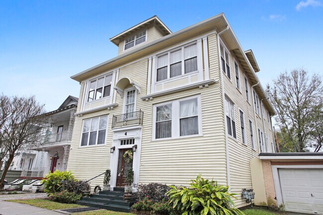 Exterior - 4 Fontainebleau Dr
