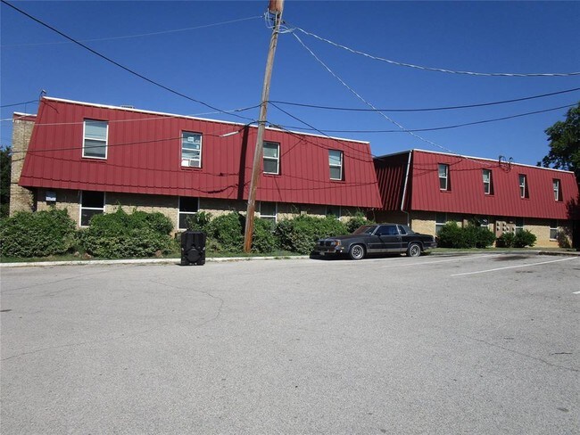 Building Photo - 614 Londonderry Ln