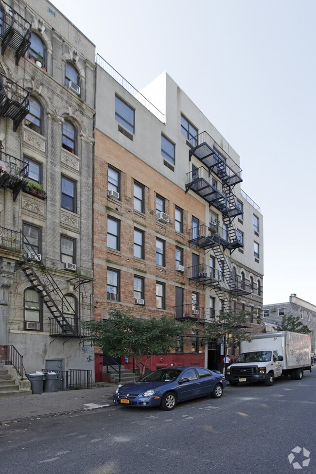 Foto del edificio - 68 Richardson St