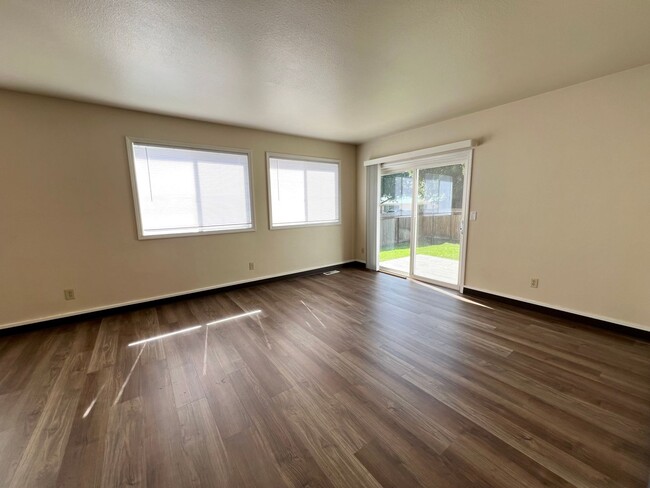 Foto del edificio - 1300 N Brooklane St