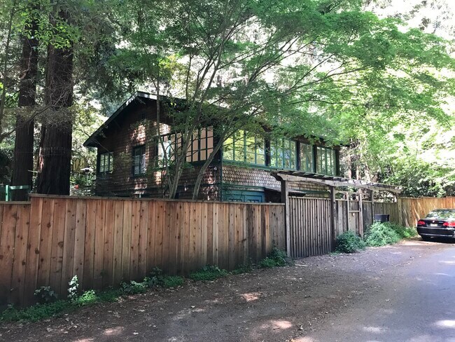 Foto del edificio - 59 Rockridge Rd