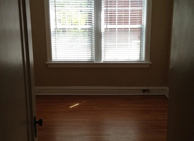 Foto del edificio - 7551 Byron Pl