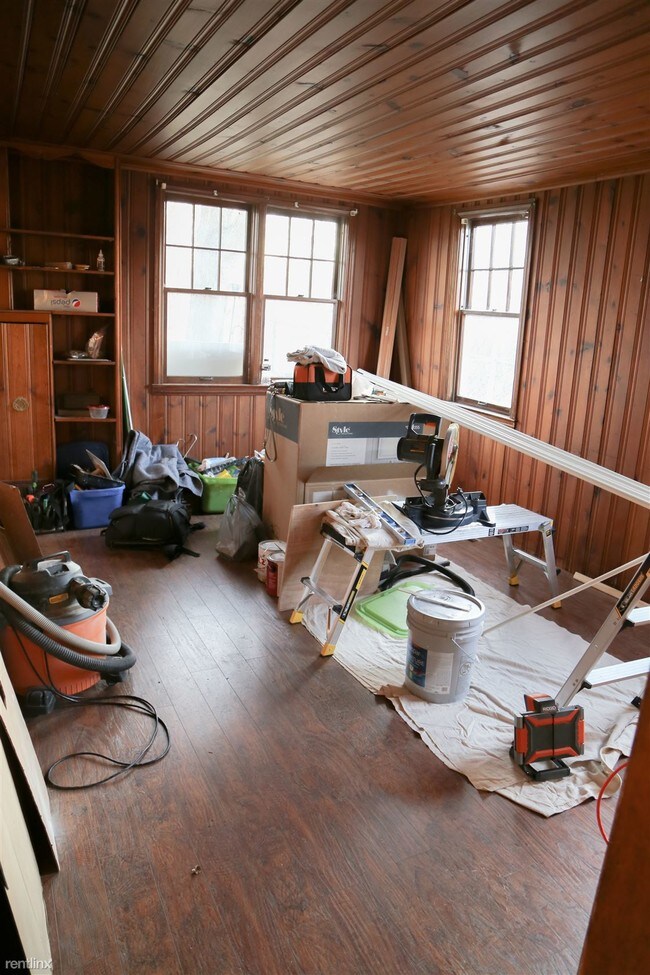 Building Photo - 2 br, 1 bath  - 3249 Central St Apt 1