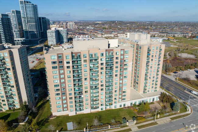 Building Photo - 11-39 Oneida Cres