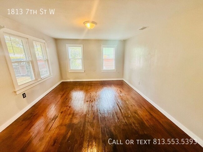 Photo - 1813 7th St W House