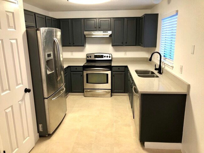 Building Photo - 12129 Grape Way