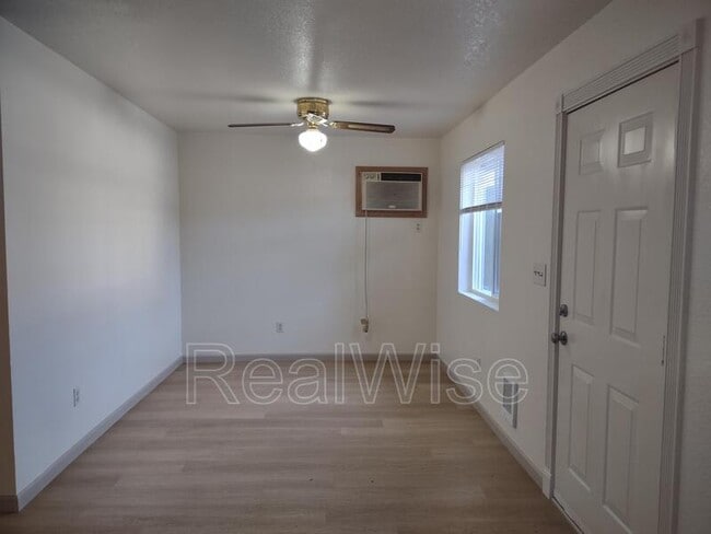 Building Photo - 120 Sunny Ln