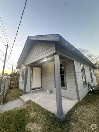 Building Photo - 3231 Holman St