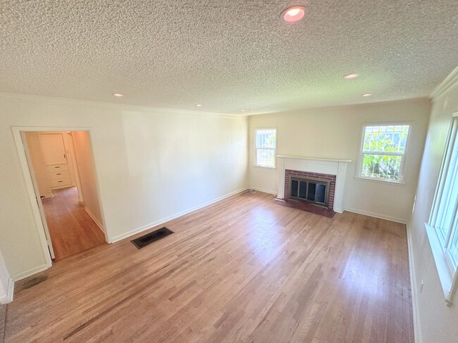 Building Photo - 3977 Coolidge Ave