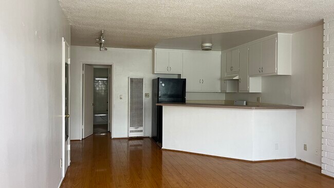 Building Photo - 1237 10th St