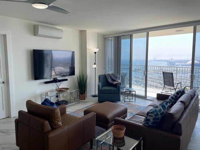 Sala de estar - 700 E Ocean Blvd