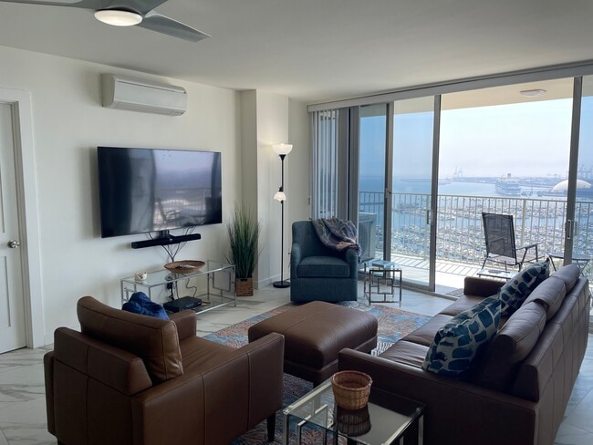 Sala de estar - 700 E Ocean Blvd