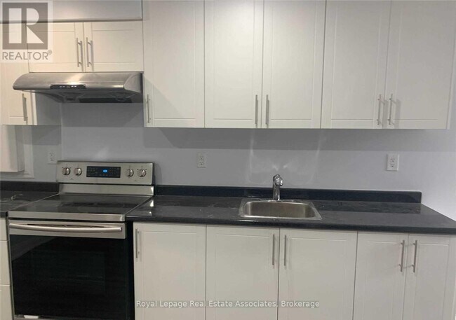 Building Photo - 71 Drinkwater Rd