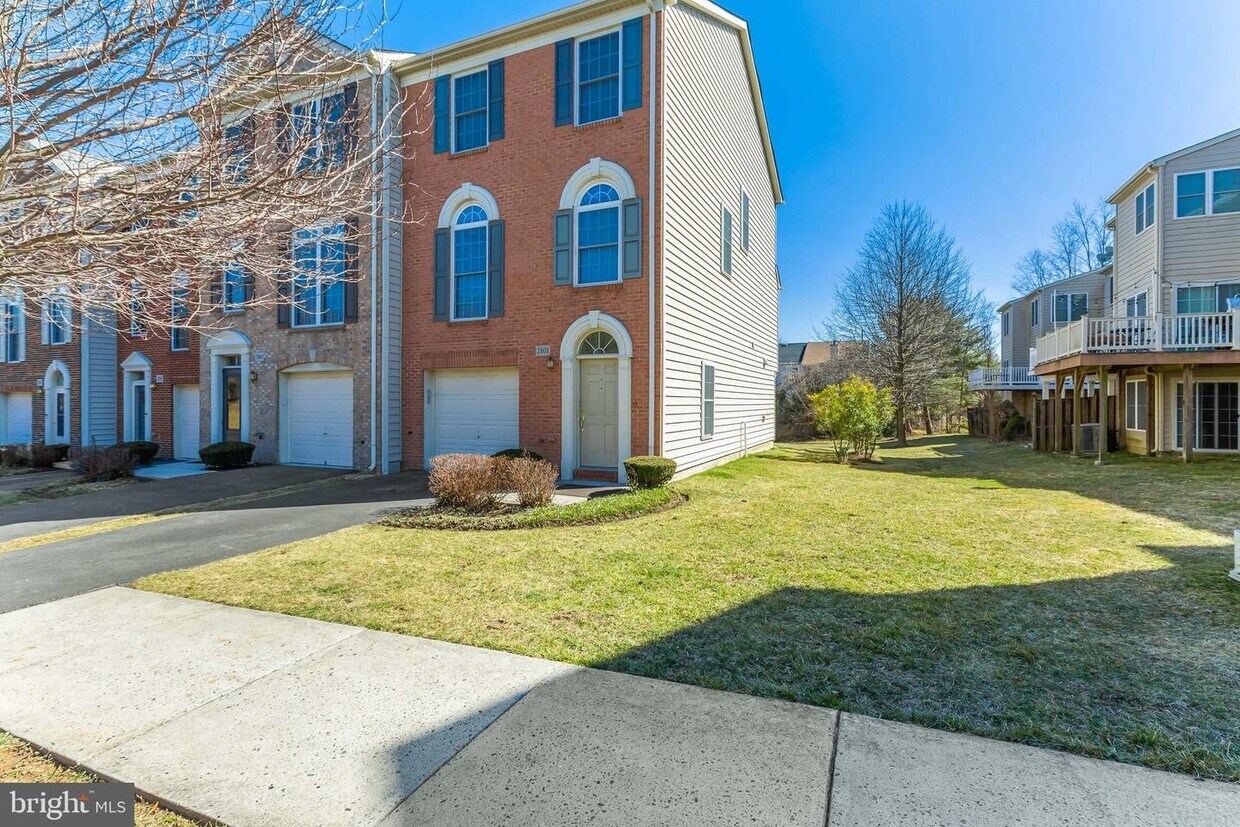 Primary Photo - 2801 Cornet Ct