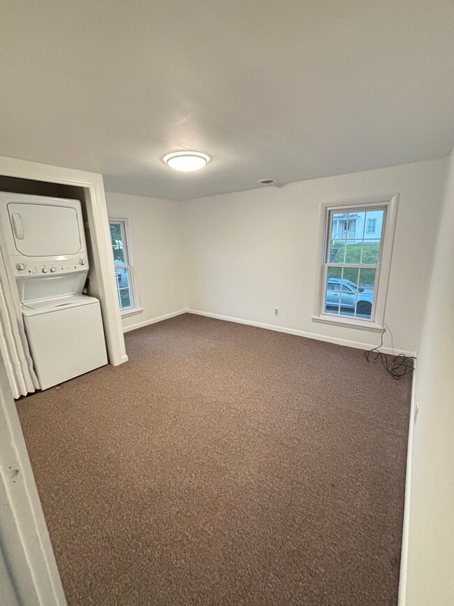 Bedroom w/ Washer - 257 W 1st St