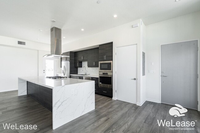 Building Photo - 2 br, 2 bath House - 3047 North Park Way #302