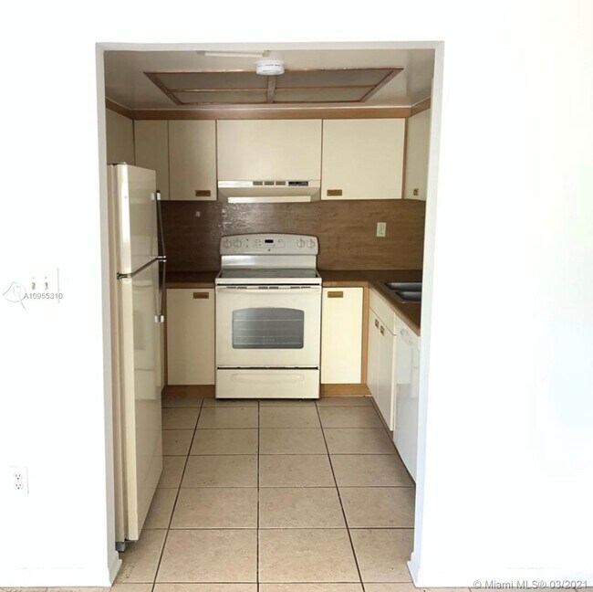 Building Photo - 9060 SW 125th Ave