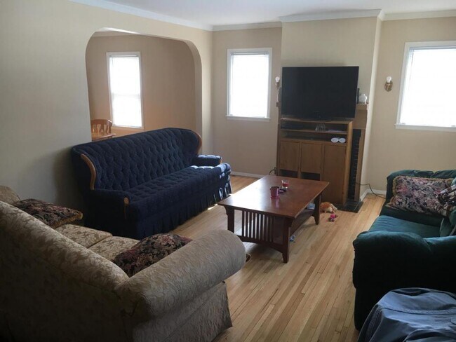 Building Photo - 424 11 st s