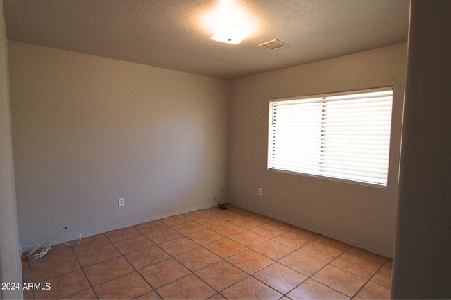 Building Photo - 9950 W Lynx Dr