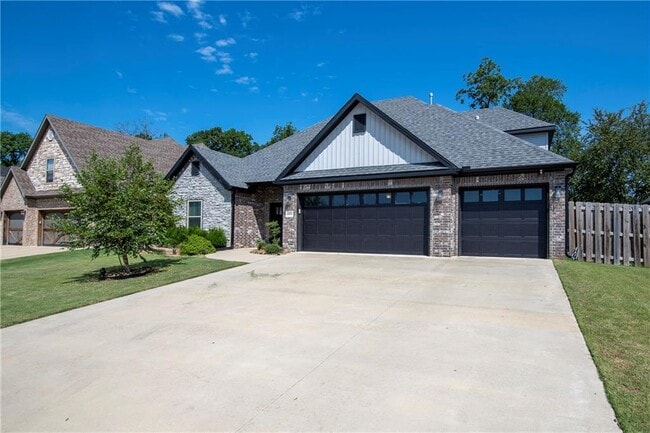 Building Photo - 4304 SW Plumley Ave