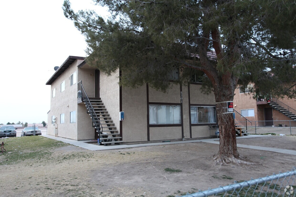 Building Photo - Charleston Heights