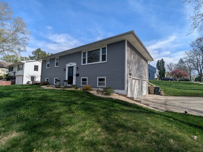 Building Photo - 6413 Woodington Way