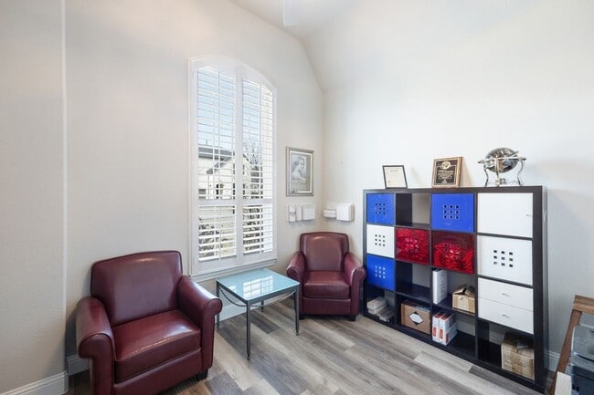 Building Photo - 950 Gentle Knoll Ln