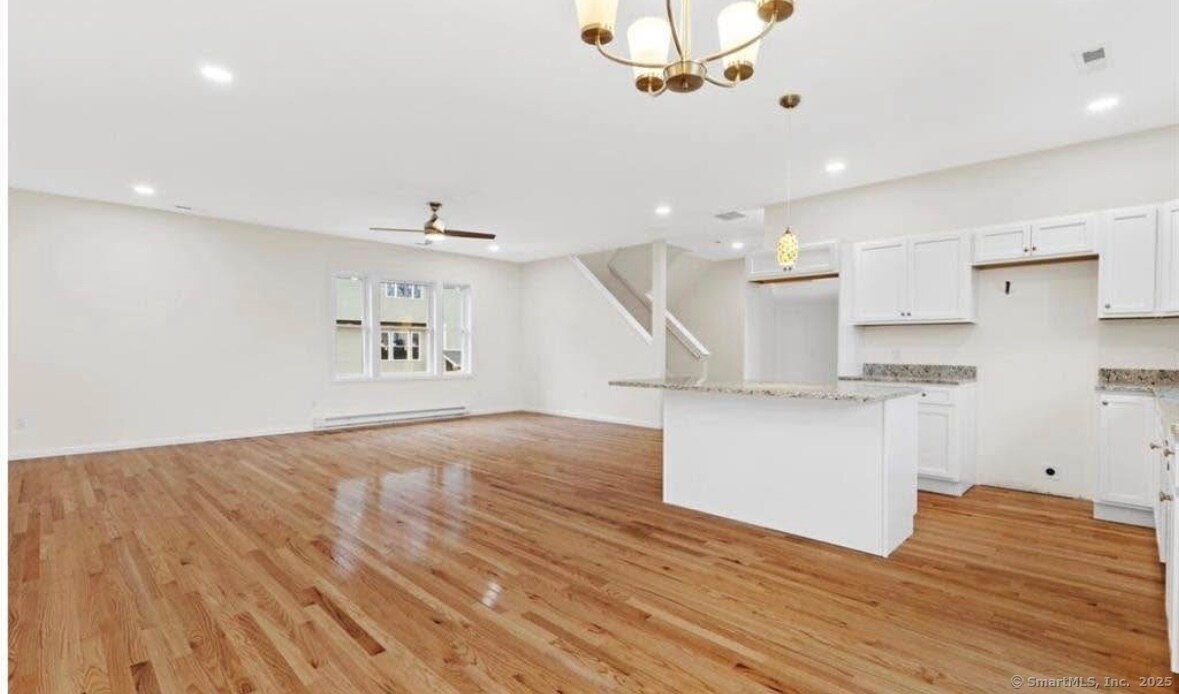 Foto principal - 455R Sherman Ave