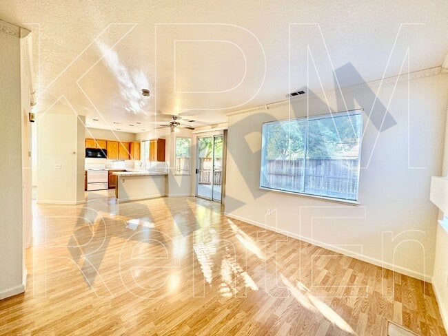 Building Photo - 3059 Carousel Cir