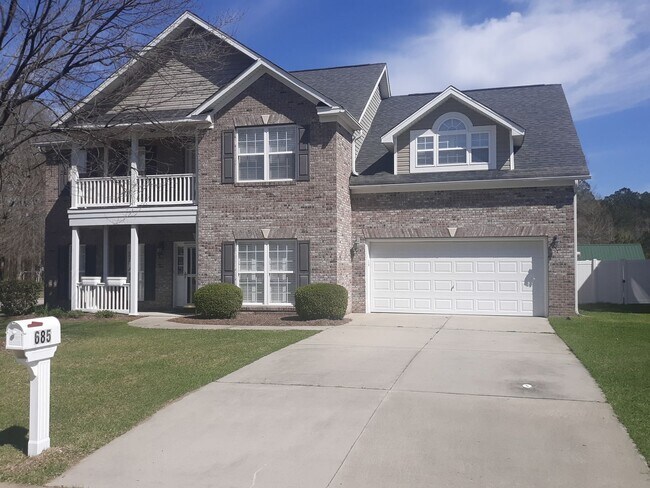 Building Photo - Beautiful and Charming! You Want it and Th...