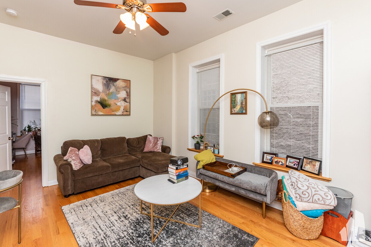 Primary Photo - 2702 W Thomas St