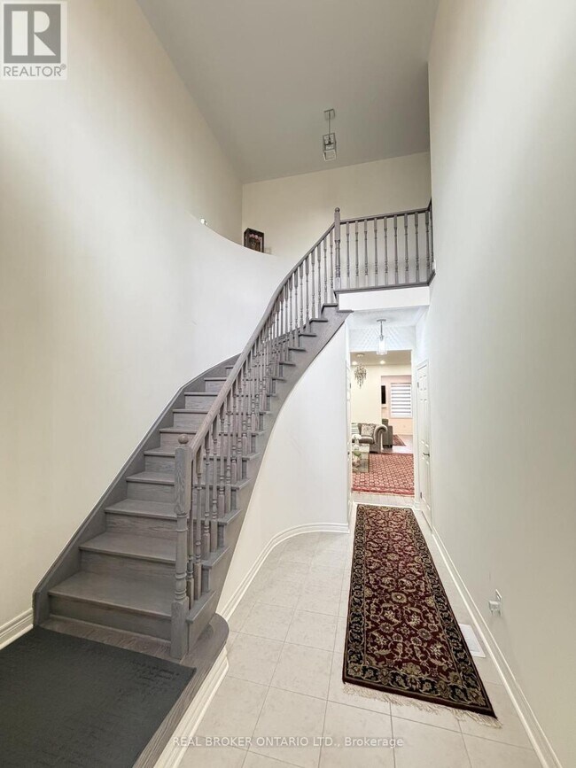 Building Photo - 1207 Drinkle Cres