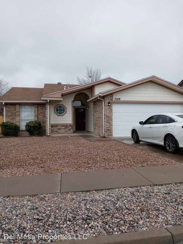 Foto principal - 3 br, 2 bath House - 7109 Portulaca NW