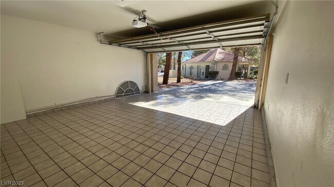 Building Photo - 8800 Sandringham Ave