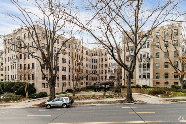 4700 Connecticut Ave NW - Parker House