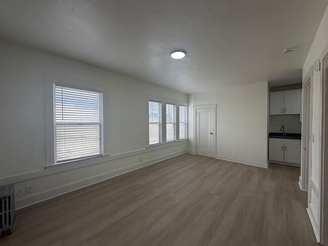 Building Photo - 71 10th St