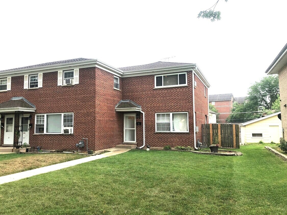 Primary Photo - 29 E Thorndale Ave