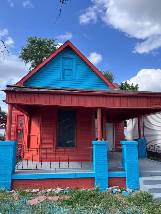 Building Photo - 722 Jackson Ave