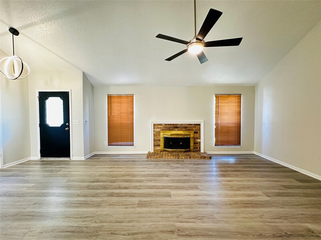 Primary Photo - 12315 Dapple Ln