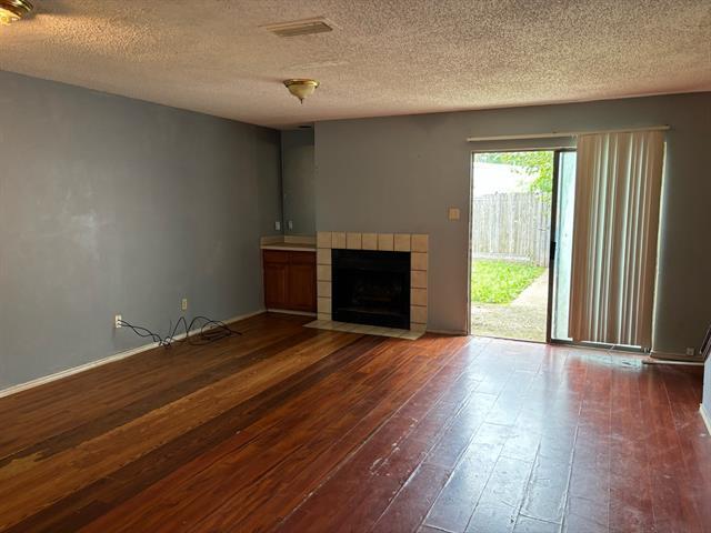 Foto del edificio - 1366 Old Jamestown Ct