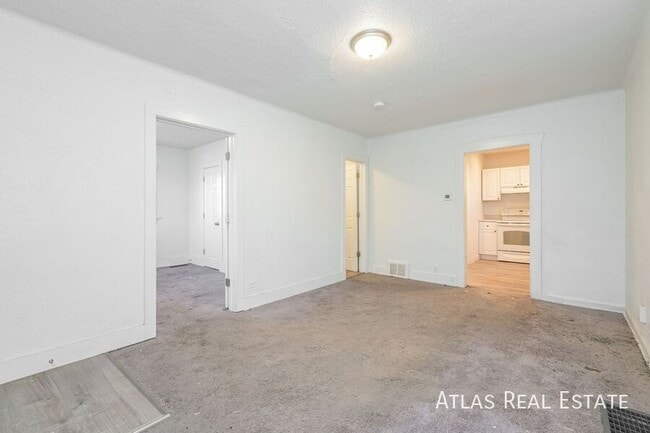 Building Photo - 4424 W Alameda Ave