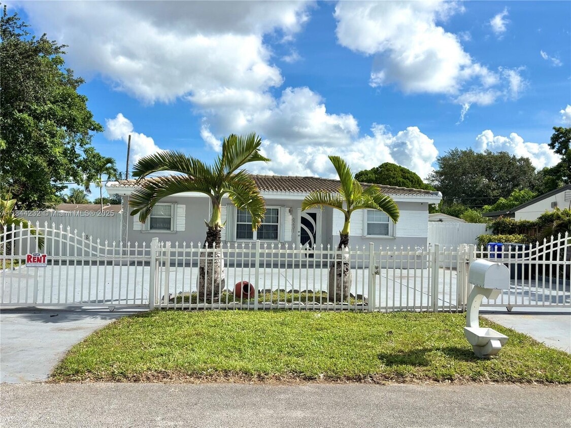 Primary Photo - 6231 Mayo St